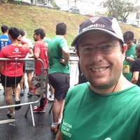 Photo taken at 22ª Maratona de Revezamento Pão de Açúcar by Gus E. on 9/21/2014