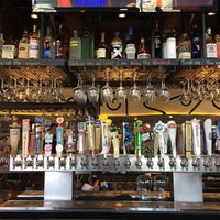 Foto diambil di Bar Louie oleh Mark S. pada 7/22/2017