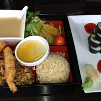 Foto diambil di Red Koi Thai &amp;amp; Sushi Lounge oleh Les B. pada 3/1/2013