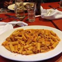 Photo taken at Giovanni&amp;#39;s Italian Restaurant by Michelle K T. on 10/13/2013