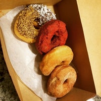 10/7/2018에 Sophia V.님이 Sugar Shack Donuts &amp;amp; Coffee에서 찍은 사진