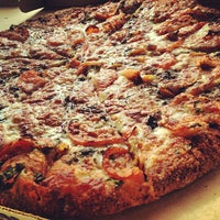 Снимок сделан в Leonardo&amp;#39;s Pizza пользователем Steven A. 8/30/2013