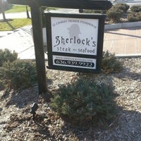 รูปภาพถ่ายที่ Sherlocks Steak and Seafood โดย Will Klein T. เมื่อ 12/13/2012