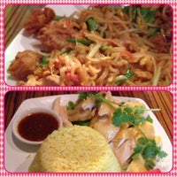 Das Foto wurde bei Nana Banana Thai Restaurant &amp;amp; Bar von dindin am 11/22/2012 aufgenommen