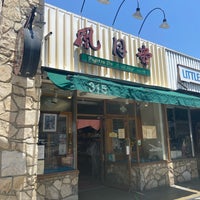 Photo taken at Fugetsu-Do Sweet Shop by Jenn W. on 7/6/2023
