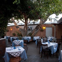 3/14/2015 tarihinde Sofi Greek Restaurant and Gardenziyaretçi tarafından Sofi Greek Restaurant and Garden'de çekilen fotoğraf