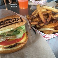 9/18/2016 tarihinde Cynthia M.ziyaretçi tarafından BurgerFi'de çekilen fotoğraf