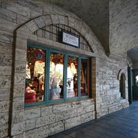フィガロズ クロージアー Clothing Store