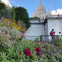 Photo taken at Jardin des Arènes de Montmartre by Reef ® on 9/29/2021
