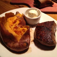 Photo taken at Outback Steakhouse by Elsa on 9/18/2012