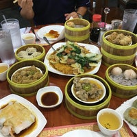 Photo taken at Four Seasons Chinese Restaurant by Shiz on 10/18/2015