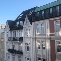Photo taken at InterCityHotel Hamburg-Altona by edelschwarz on 3/10/2019