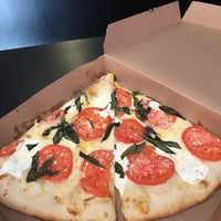 5/22/2016 tarihinde Christian C.ziyaretçi tarafından Primo Pizza'de çekilen fotoğraf