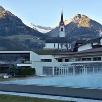 Foto tirada no(a) Alpin &amp;amp; Spa Resort Schwarzenstein in Südtirol por Cristian E. em 12/5/2015