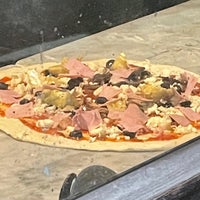Foto scattata a Artigiano Pizza Rústica da Mario C. il 5/7/2023
