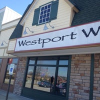 Foto scattata a Westport Whiskey &amp;amp; Wine da Jane H. il 3/22/2014