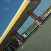 Photo taken at Shell by msimplym f. on 9/11/2017