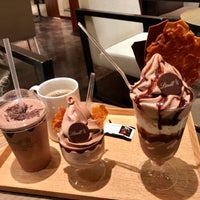 Photo taken at Lindt Chocolat Café by みく ず. on 9/17/2019