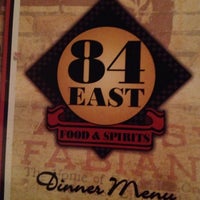 Foto tomada en 84 East Food &amp;amp; Spirits  por Tony B. el 10/20/2012