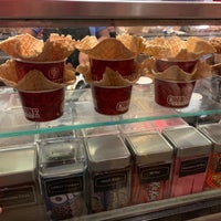 Photo taken at Cold Stone Creamery by Gareth N. on 10/11/2018