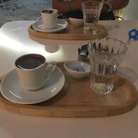 Das Foto wurde bei Saule Coffee Ayvalık von Gözde Ç. am 8/17/2017 aufgenommen