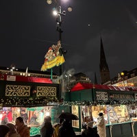 Photo taken at Weihnachtsmarkt Rathausmarkt by Miroslav V. on 12/5/2022