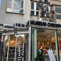 Photo taken at Mauer Museum - Haus am Checkpoint Charlie by Victor M. on 12/10/2019