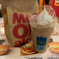 Photo taken at McDonald&amp;#39;s &amp;amp; McCafé by 🐷🅿️🅰♏️🐷 on 4/29/2019