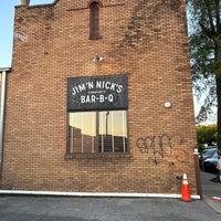 Photo taken at Jim &amp;#39;N Nick&amp;#39;s Bar-B-Q by Roger E. on 4/23/2023