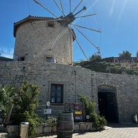 Foto diambil di Datça Vineyard &amp;amp; Winery oleh Sertan E. pada 9/23/2023