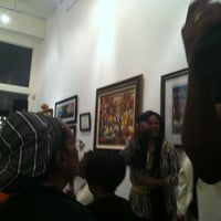 Photo taken at Vivant Art Collection by Jasmin A. on 11/17/2012