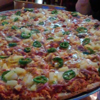 Снимок сделан в Fatso&amp;#39;s Pizza пользователем Kim C. 7/23/2015