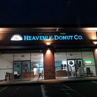 Foto tomada en The Heavenly Donut Co.  por Stephen W. el 3/28/2021