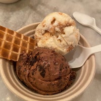 Foto scattata a Jeni&amp;#39;s Splendid Ice Creams da Emre S. il 4/16/2022