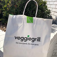 Photo prise au Veggie Grill par Conrad &amp;amp; Jenn R. le10/27/2021