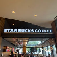 Foto tirada no(a) Starbucks por Curtis M. em 11/24/2021