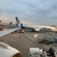 Photo taken at Alaska Airlines Check-in by Duane M. on 12/4/2019