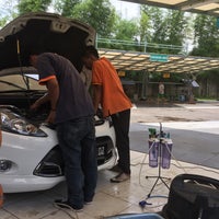 Photo taken at Pit Stop Auto Wash and Spa by deaary d. on 3/12/2015