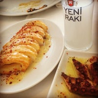 Foto diambil di Kalabalık Balık Restoranı oleh Altuğ B. pada 3/22/2015