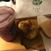 Photo taken at Starbucks by Adelpha on 6/29/2017