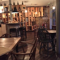 Photo taken at Victualler Wine Bar by Dai W. on 5/30/2015
