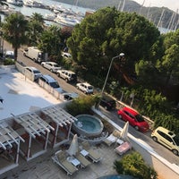 Photo taken at Yacht Boutique Hotel by Özgür Ö. on 8/30/2017