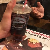 Photo taken at Tim Hortons by Sultvnn 𓃱 on 12/22/2017