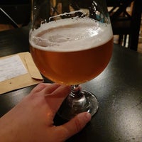 Das Foto wurde bei Hop In Craft Beer Bar von Saša am 9/19/2019 aufgenommen