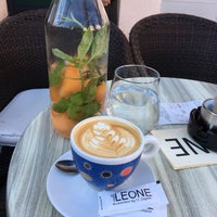 Foto tirada no(a) Caffe Leone por Saša em 8/14/2017