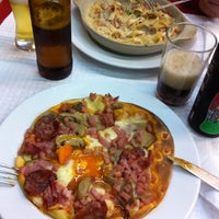 Foto diambil di Pizza Pazza oleh Ana C. pada 12/22/2012