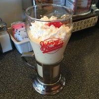 Photo taken at Johnny Rockets by Mary N. on 11/6/2016