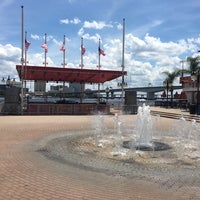 Foto scattata a The Jacksonville Landing da Kimlee D. il 8/25/2018