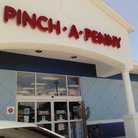 รูปภาพถ่ายที่ Pinch A Penny Pool Patio Spa โดย Traci H. เมื่อ 5/3/2013