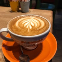 Photo taken at Mambocino Artisan Coffee by Hande Ö. on 9/16/2018